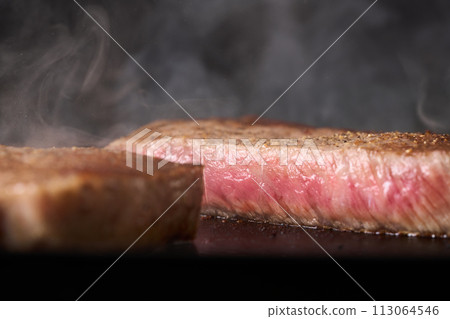 Grilling beef thigh steak on a griddle 113064546