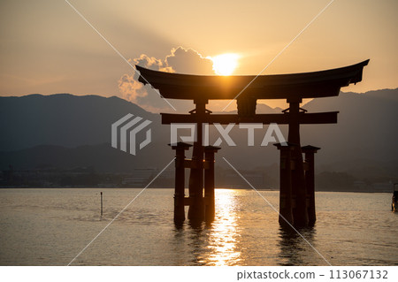 夏至前後嚴島神社的日落 113067132