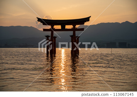 Sunset near the summer solstice at Itsukushima Shrine Sunset near the summer solstice at Itsukushima Shrine 113067145