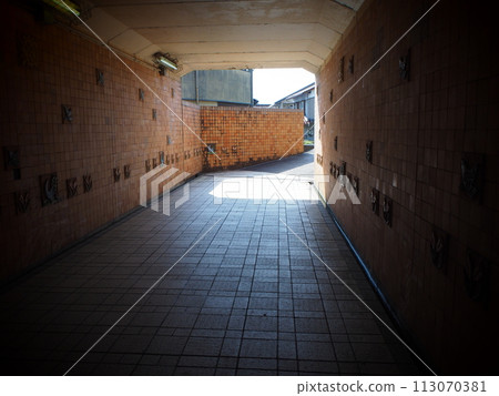 Tunnel Road 113070381