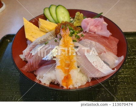 Seafood bowl with fresh and rich ingredients 113070474