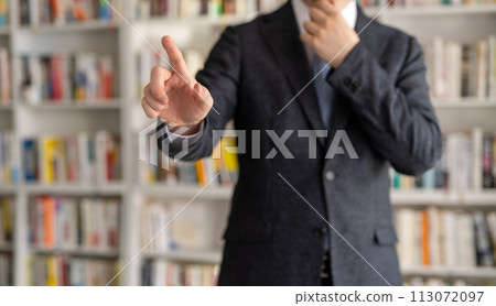 穿著夾克的商務人士 113072097