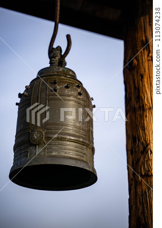 old-fashioned half bell old-fashioned half bell 113074238