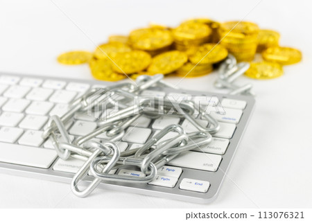A coin, a chain, and a keyboard. Block chain image A coin, a chain, and a keyboard. Block chain image 113076321
