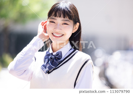 High school girl portrait 113079790