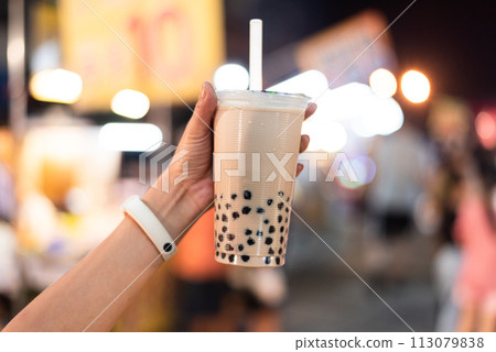 taiwanese bubble milk tea at night marketplace 113079838