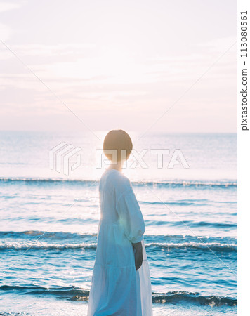 日落時看海的女人 日落時看海的女人 113080561