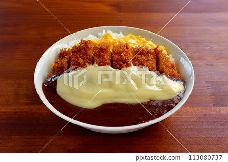 Omelet cheese cutlet curry 113080737