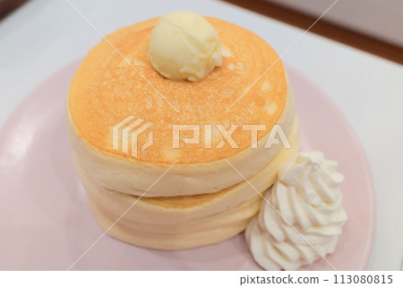 Stacked fluffy pancakes 113080815