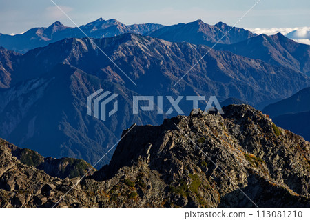 從北阿爾卑斯山的奧穗高岳和宇都館山連峰的白馬岳眺望北穗高岳 從北阿爾卑斯山的奧穗高岳和宇都館山連峰的白馬岳眺望北穗高岳 113081210