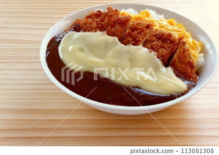 煎蛋捲起司炸肉排咖哩 煎蛋捲起司炸肉排咖哩 113081308
