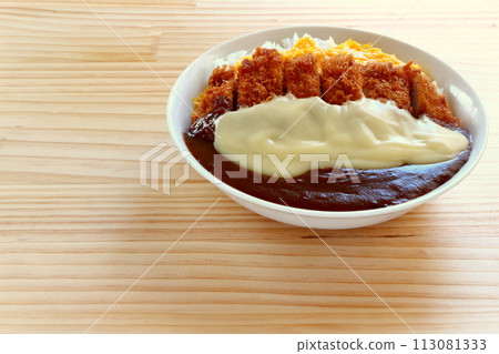 煎蛋捲起司炸肉排咖哩 113081333