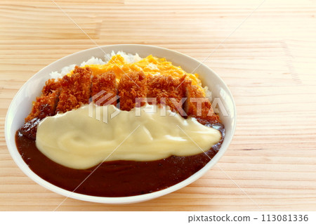 煎蛋捲起司炸肉排咖哩 煎蛋捲起司炸肉排咖哩 113081336