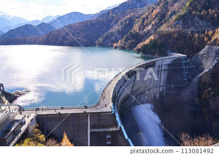 Kurobe Dam in autumn, Toyama Prefecture 113081492