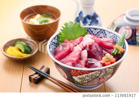 南紀勝浦鮪魚蓋飯（生鮪魚） 瘦肉、中脂鮪魚、大脂鮪魚 113081917