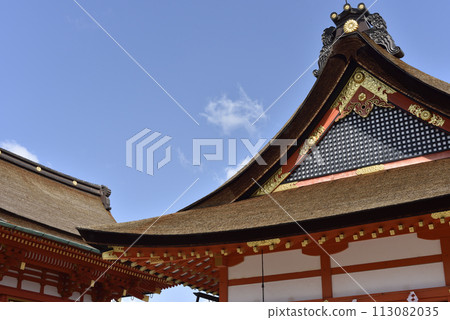 Fushimi Inari Shrine Outer Worship Hall and Tower Gate [Important Cultural Property] 113082035