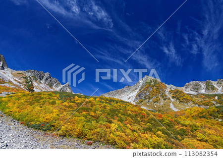 Autumn leaves at Karasawa in the Northern Alps and Mt. Hotaka ridgeline Autumn leaves at Karasawa in the Northern Alps and Mt. Hotaka ridgeline 113082354