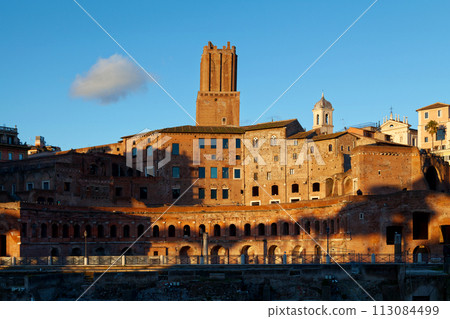 Trajan's Market in Rome during the golden hour 113084499