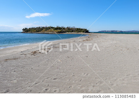 晴天時的千葉縣立山市沖之島 113085483