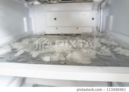 Ice in the freezer, Defrosting of the fridge and freezer Ice in the freezer, Defrosting of the fridge and freezer 113086961