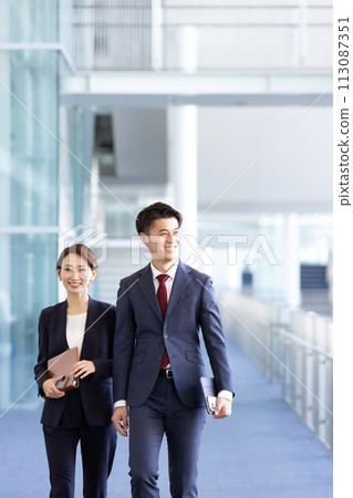 男女商務行走 113087351