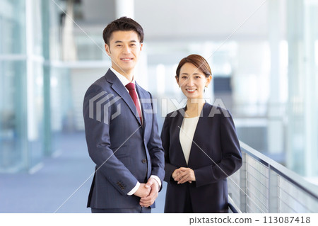 Men and women business portraits Men and women business portraits 113087418