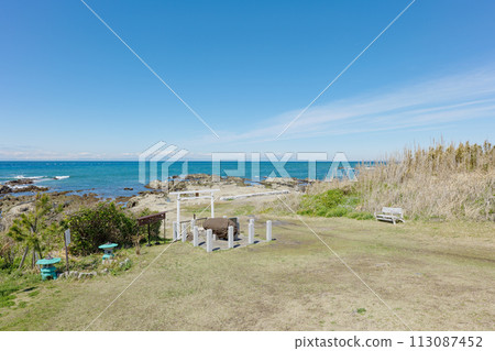 Tateyama City, Chiba Prefecture, Susaki Shrine sacred stone and the Pacific Ocean, March 113087452