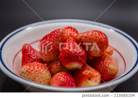Strawberry 113088104