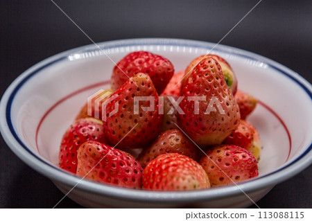 Strawberry, red, fruit 113088115