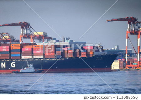 Container ship docking Container ship docking 113088550
