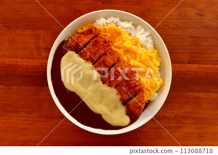 Omelet cheese cutlet curry 113088718