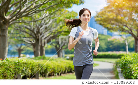 在公園跑步的女人（AI 生成的圖像） 113089108