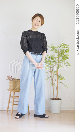 女春夏裝時尚搭配全身(肖像) 女春夏裝時尚搭配全身(肖像) 113090990