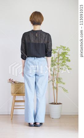 女春夏裝時尚搭配全身（肖像） 113091015