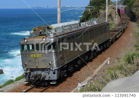4093re EF81 303 Towing Container Train Satsuma Okawa - West 4093re EF81 303 Towing Container Train Satsuma Okawa - West 113091740