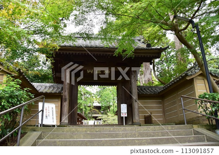 Kamakura City, Engakuji Temple main gate and deep greenery 113091857