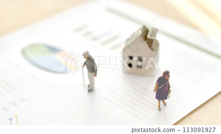 Materials with graphs and accessories for elderly men and women who are away from home Materials with graphs and accessories for elderly men and women who are away from home 113091927