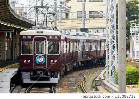 [Hankyu Itami Line] Train departing from Tsukaguchi Station 113092732
