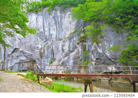 Tohoku, Geibikei, boat ride, Shishigahana located next to Ogeihana Rock and the bridge on the walking path, Ichinoseki City, Iwate Prefecture (2) Tohoku, Geibikei, boat ride, Shishigahana located next to Ogeihana Rock and the bridge on the walking path, Ichinoseki City, Iwate Prefecture (2) 113093484