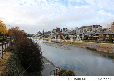 Kyoto autumn scenery along the Kamo River Kyoto autumn scenery along the Kamo River 113093568