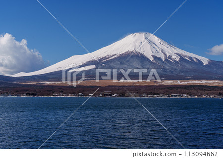 從山中湖看到藍天和富士山 113094662