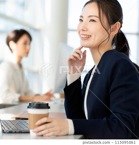 辦公室業務女人 113095861