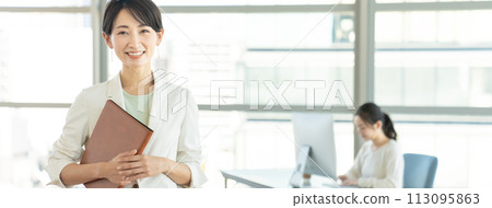 Office business woman Office business woman 113095863