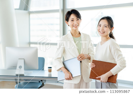 Office business woman 113095867