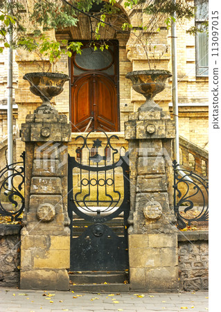 Door Door 113097015