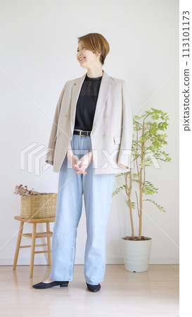 女春裝時尚協調全身(豎) 女春裝時尚協調全身(豎) 113101173
