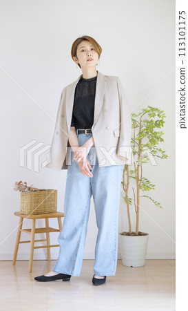 女春裝時尚協調全身(豎) 女春裝時尚協調全身(豎) 113101175