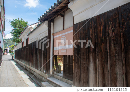 The alley of Yakage-juku, an old townscape in Okayama prefecture 113101215
