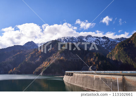 Toyama Prefecture: Kurobe Dam and Tateyama Mountain Range in autumn 113102661