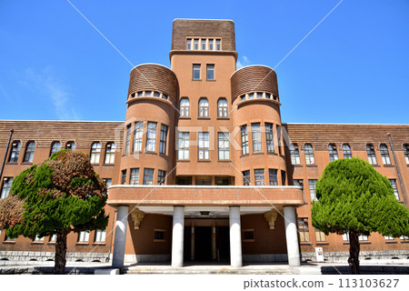 Former Kyushu University Hakozaki Campus, former Faculty of Engineering main building, photographed in March 2024 113103627